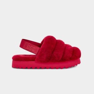 Uggs super fluff slippers in red